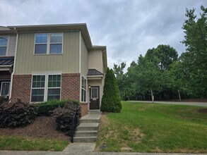 Building Photo - Thompson Ridge Gem!