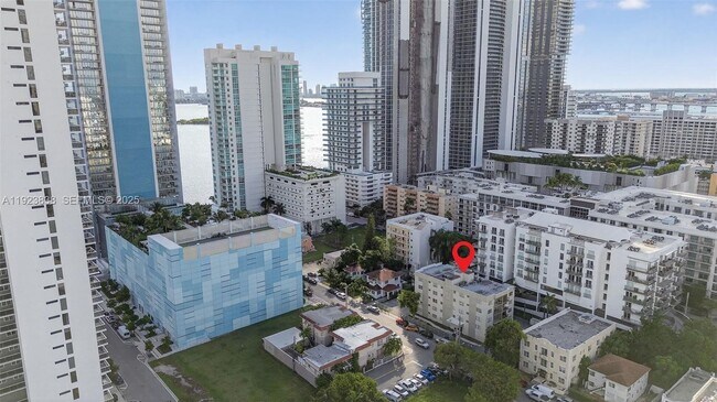 Building Photo - 500 NE 26th St