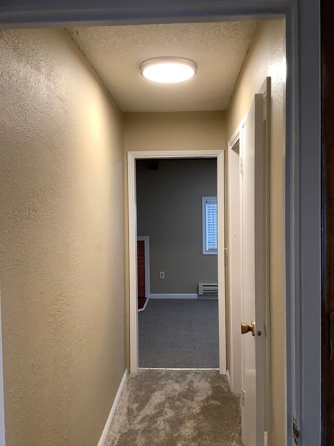 Building Photo - Beautifully Renovated 3-Bedroom Rambler with Bonus Room – East Bremerton