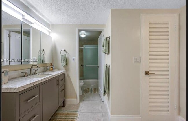 Building Photo - 3725 S Ocean Dr