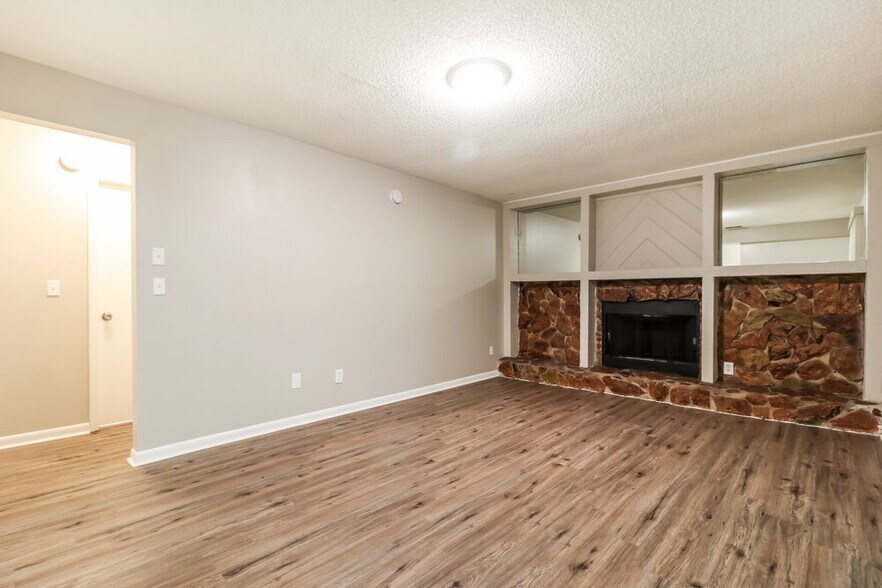 Building Photo - 17507 Cranbrook Dr