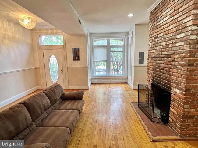 Primary Photo - 824 7th St NE