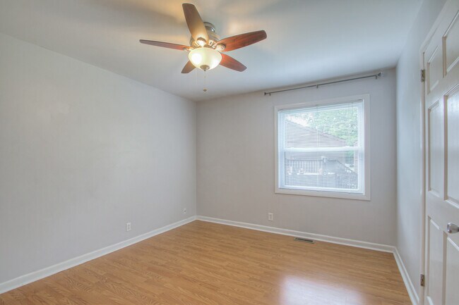 Building Photo - 104 Doral Ct