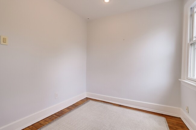 Building Photo - 1512 Swann St NW