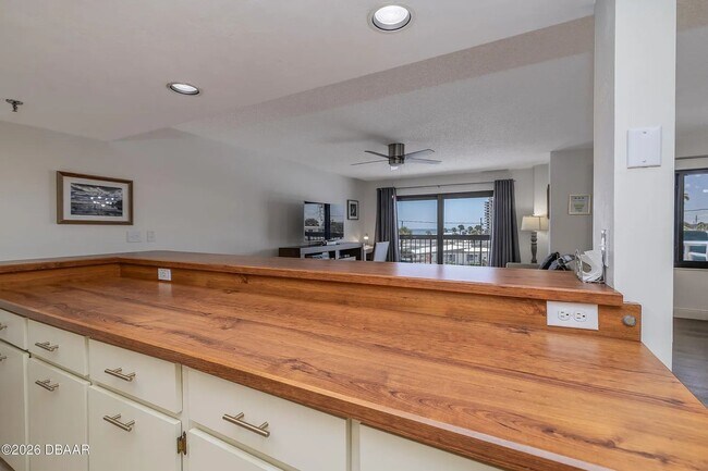 Building Photo - 1513 Ocean Shore Blvd
