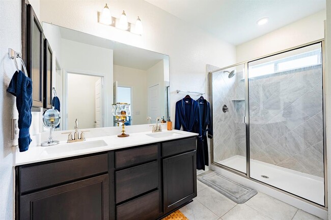 Building Photo - 7216 Gray Catbird Dr
