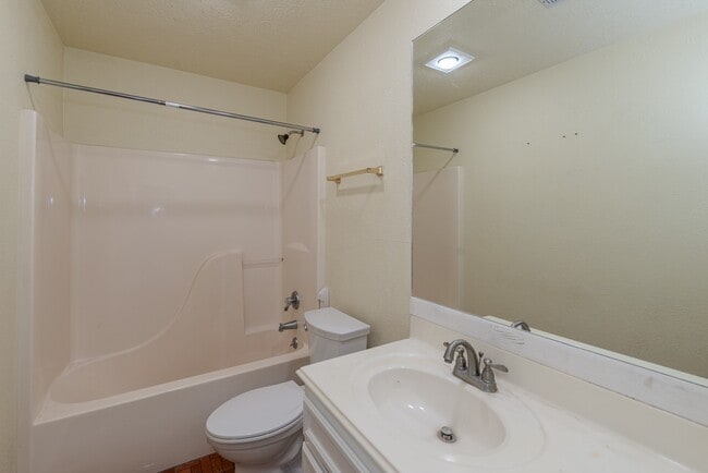 Building Photo - 2330 Sunflower Ln