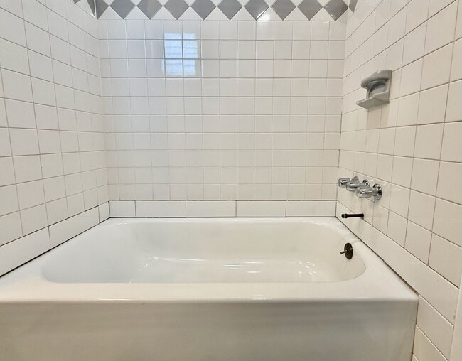 Building Photo - 2443 S 7th St