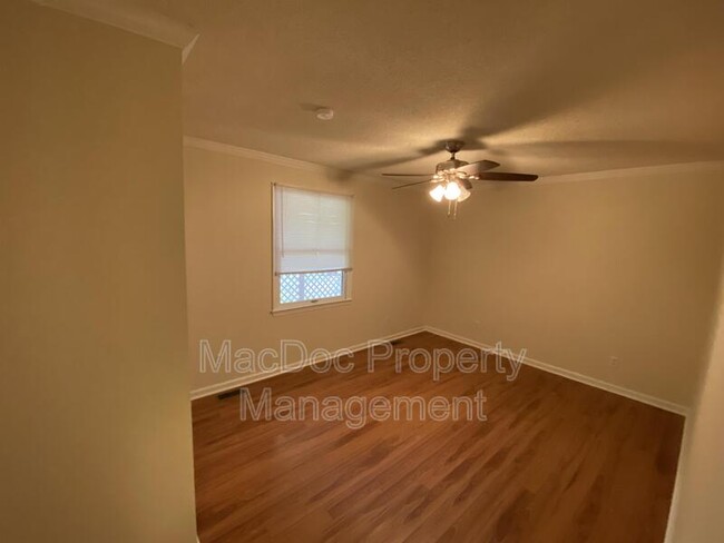 Building Photo - 104 Waverly Dr