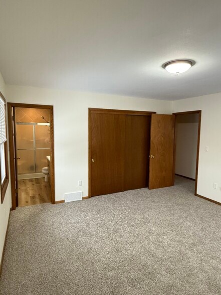 Master Bedroom - 440 Hi View Dr