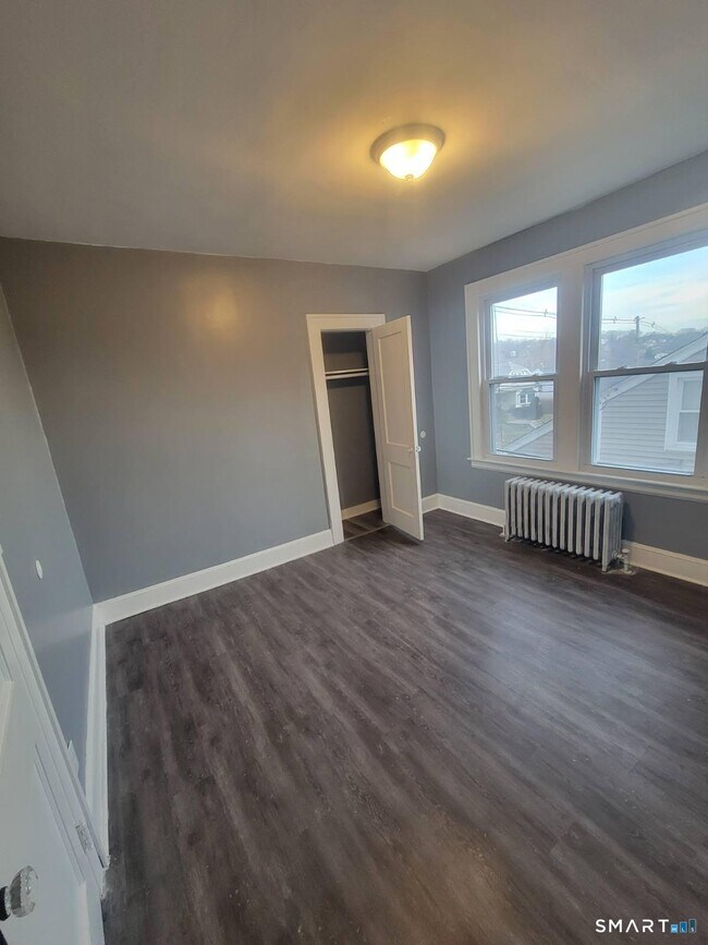 Building Photo - 117 Tudor St