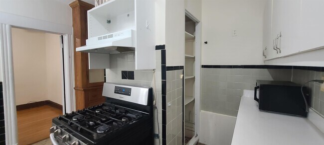 Building Photo - 49 Hudson Pl