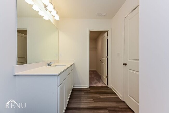 Building Photo - 3106 Calcutta St