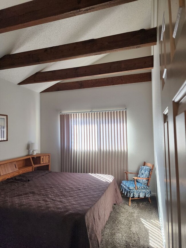 Building Photo - Unit F1 Parowan Condo
