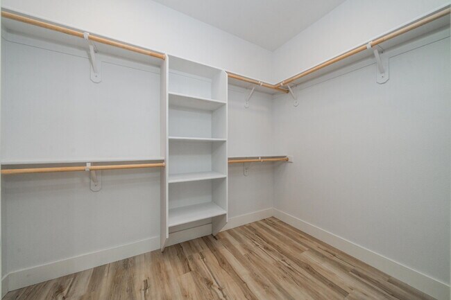 Building Photo - Modern 3-Bed / 2-Bath Home in Redding- Dog...