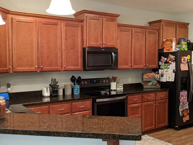 Building Photo - Available August 15th!!! $2200 a month!!!