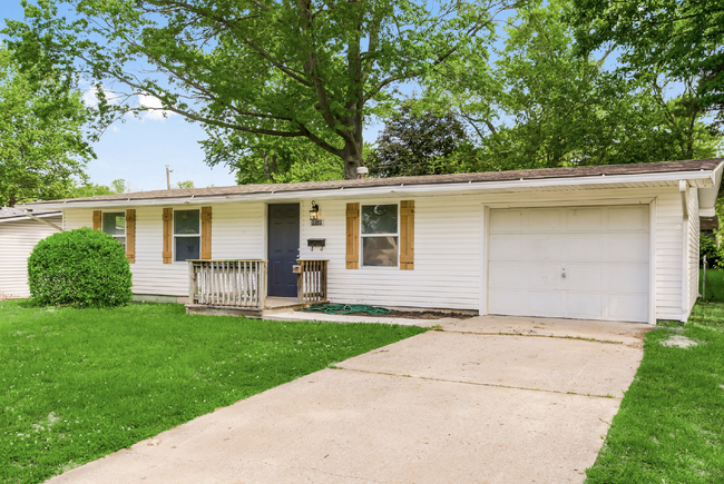 Primary Photo - Freshly Renovated Ranch Style Home!!