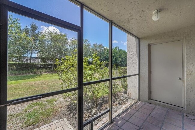 Building Photo - 350 Racquet Club Rd