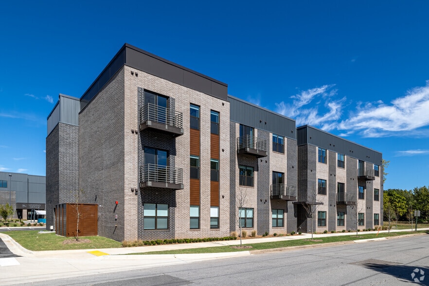 Primary Photo - Big Emma Apartments