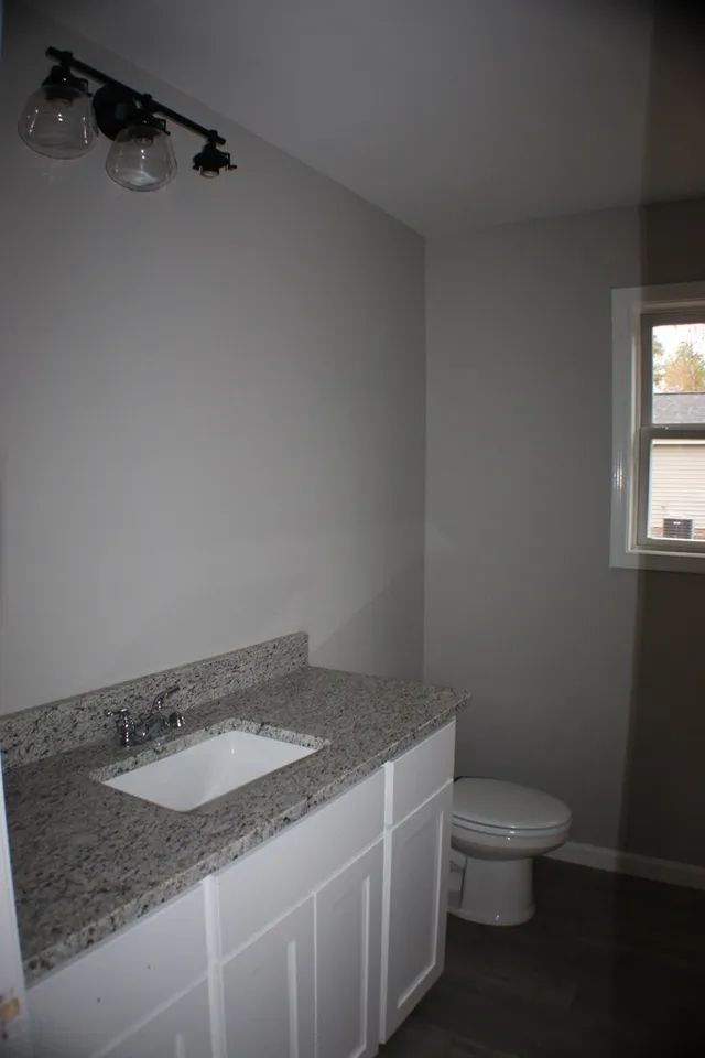 Building Photo - Available the first week of Feb!