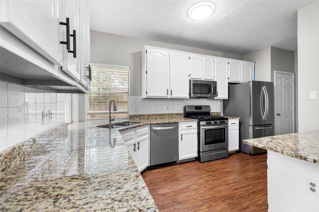 Building Photo - 3327 Shady Glen Ln