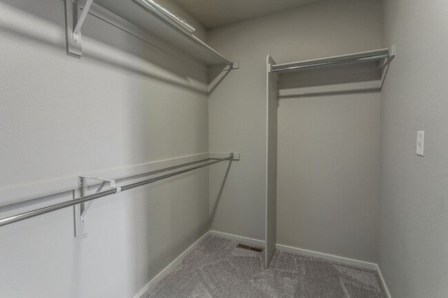 Building Photo - Stunning Townhome in Northridge Trails