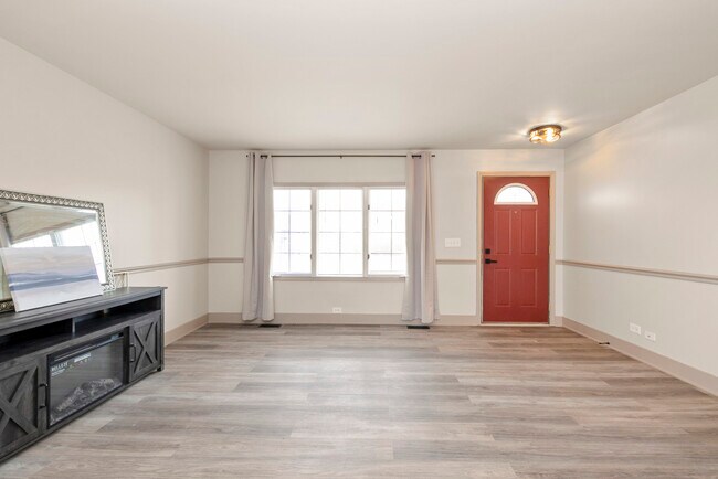 Building Photo - 836 Lily Cache Ln