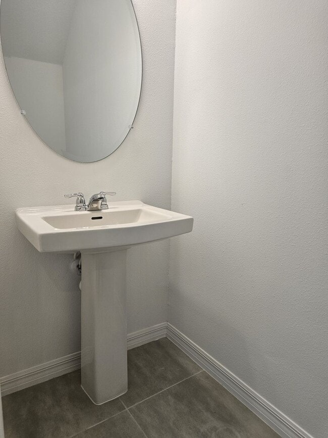 Building Photo - Townhome in The Townhomes of River Landing