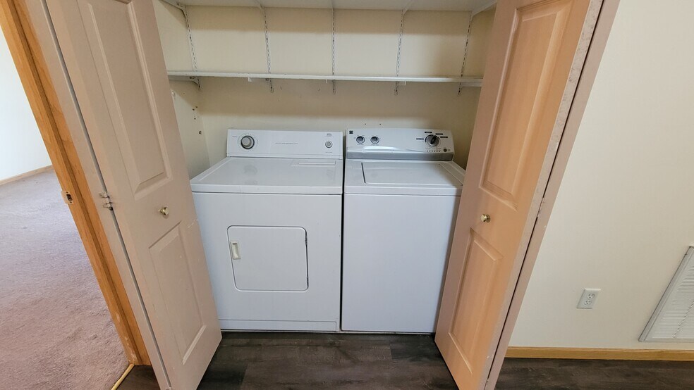 Building Photo - 6655 Windsor Commons Ave