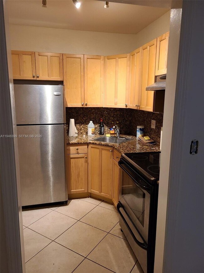 Building Photo - 2424 SE 17th St