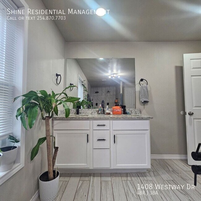 Building Photo - 1408 Westway Dr