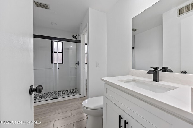 Building Photo - 419 Marquis St