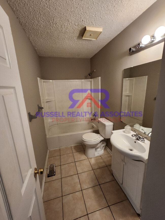 Building Photo - 1931 Springlake Ct