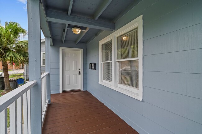Building Photo - 4020 Avenue O 1/2