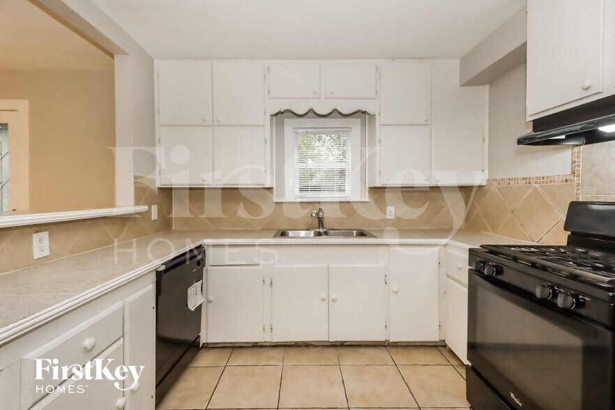 Building Photo - 701 22nd Ave N