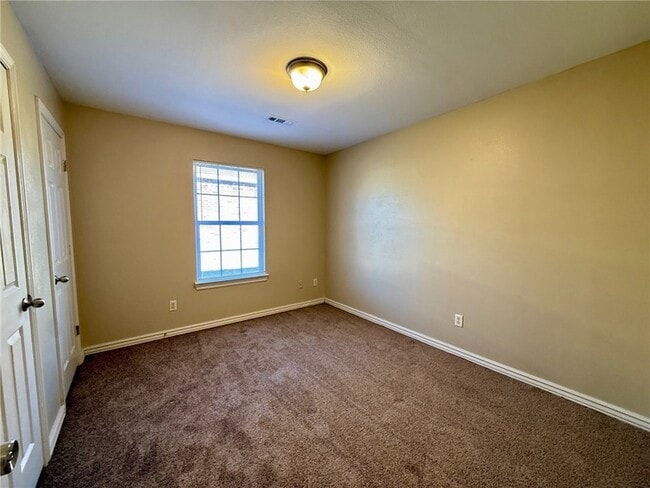 Building Photo - 300 Graystone Cir