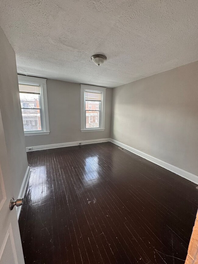 Building Photo - Charming row home in Baltimore City!