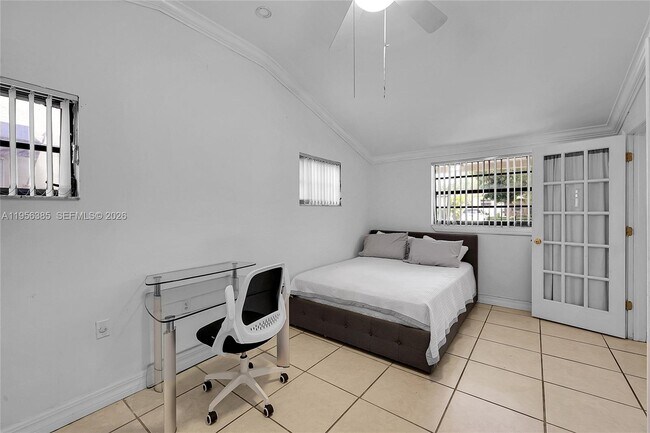 Building Photo - 3614 SW 58th Ave