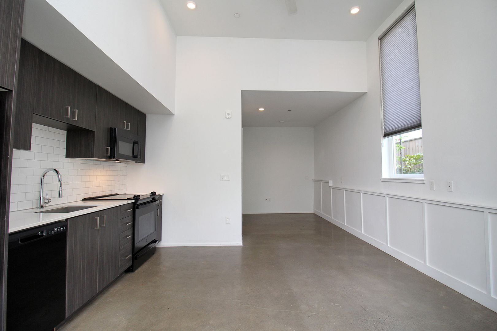 Building Photo - 1611 N Rosa Parks Way