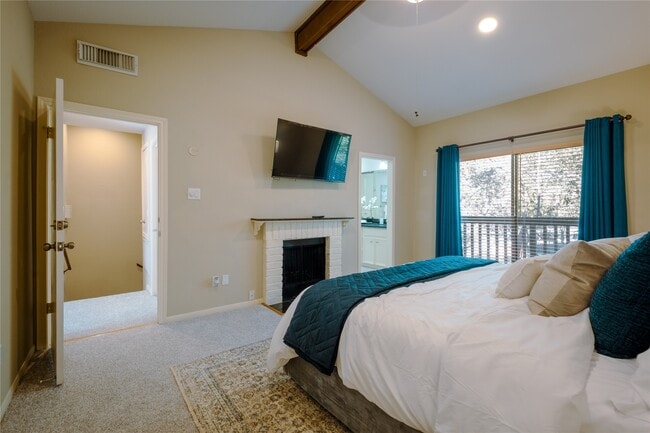 Building Photo - 11711 Memorial Dr