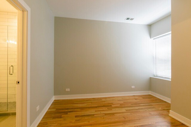 Building Photo - 5426 S Ingleside Ave
