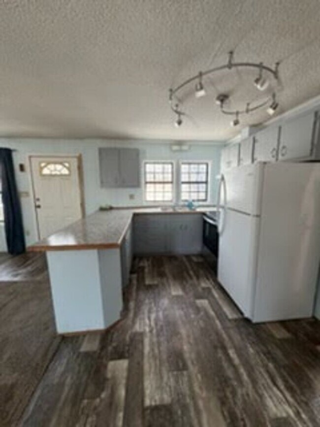 Building Photo - 7670 E 280 N