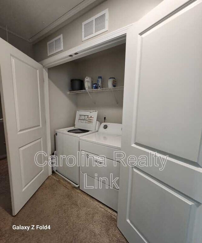 Building Photo - 714 Xander Dr