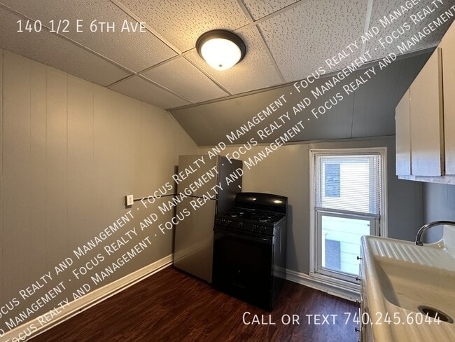 Building Photo - 140 1/2 E 6th Ave-