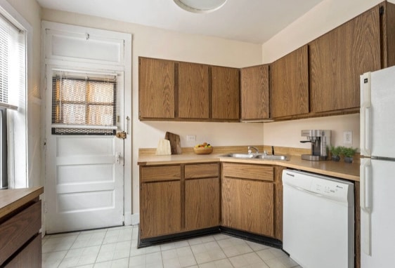 Building Photo - 3523 N Racine Ave