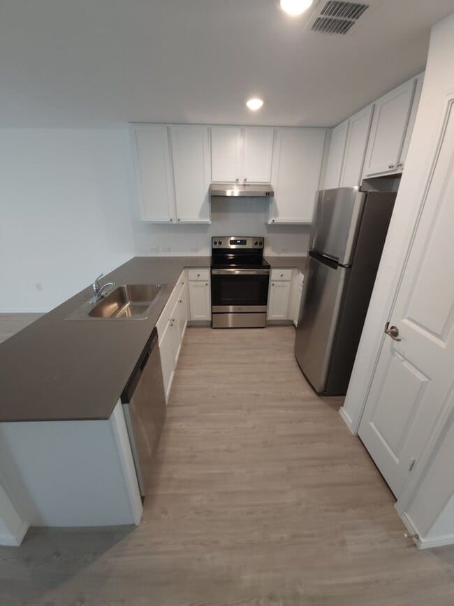 Building Photo - 2 weeks free Rent! Mission Del Lago- South of San Antonio, Tx