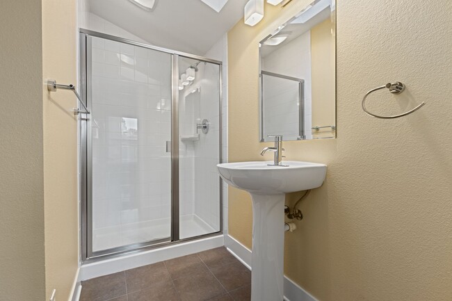 Building Photo - 3Bd/2.5Ba Seattle Townhouse