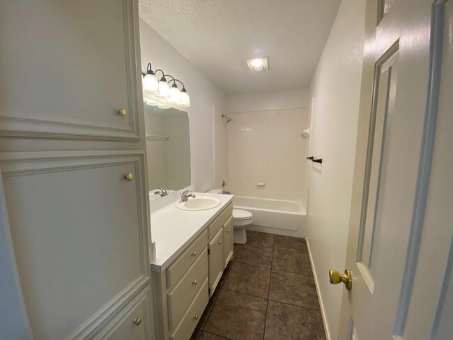 Building Photo - 401 Kline Ave