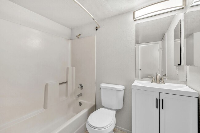 Building Photo - 45 N Phyllis