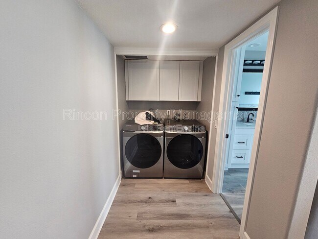 Building Photo - 4926 Island View St